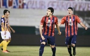 jose-ortigoza-y-juan-franco-festejan-el-triunfo-azulgrana-_918_573_1277701